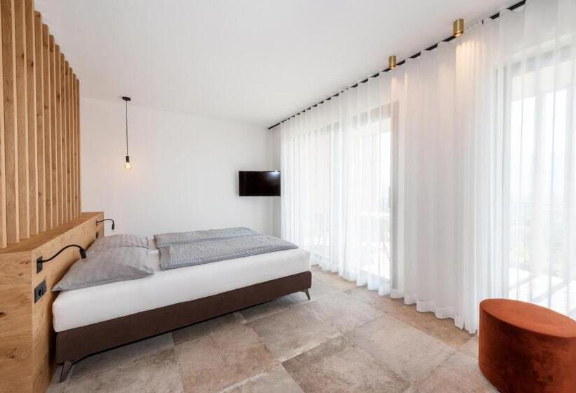 Студия Стандарт, Villa Montis