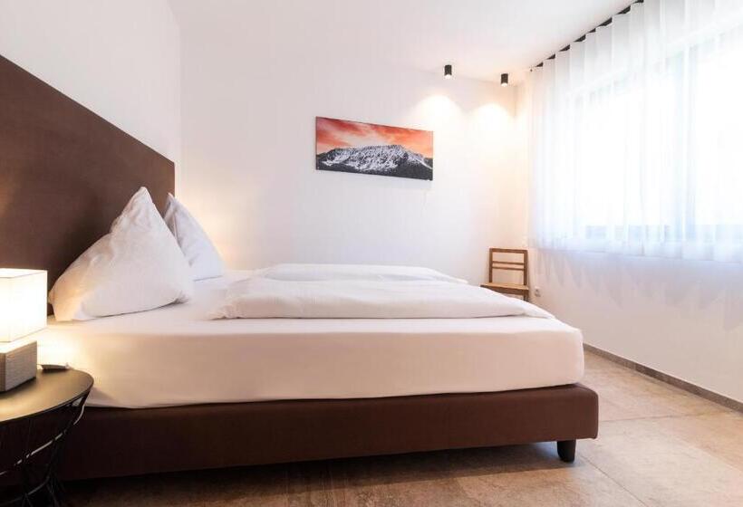 Апартаменты 1 Спальня Нижний Этаж, Villa Montis