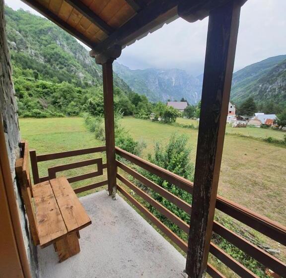 Pokój Basic Trzyosobowy, Guest House Flodisa