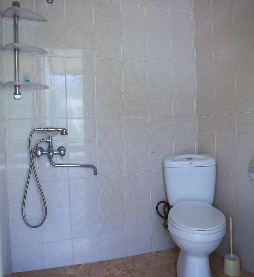 اتاق ساده سه‌ نفره, Guest House Salome