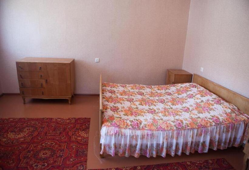 اتاق ساده سه‌ نفره, Guest House Salome