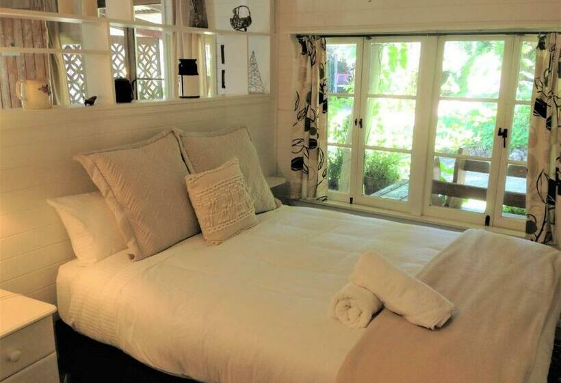 스탠다드 스튜디오, The Old Church Bed And Breakfast
