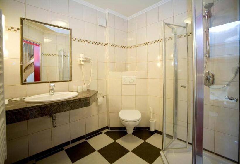 Четырехместный Номер Стандарт, Voralpenhotel Schmoller