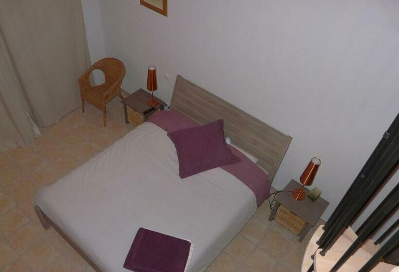 Четырехместный Номер Стандарт Вид на Сад, B&b L Escale
