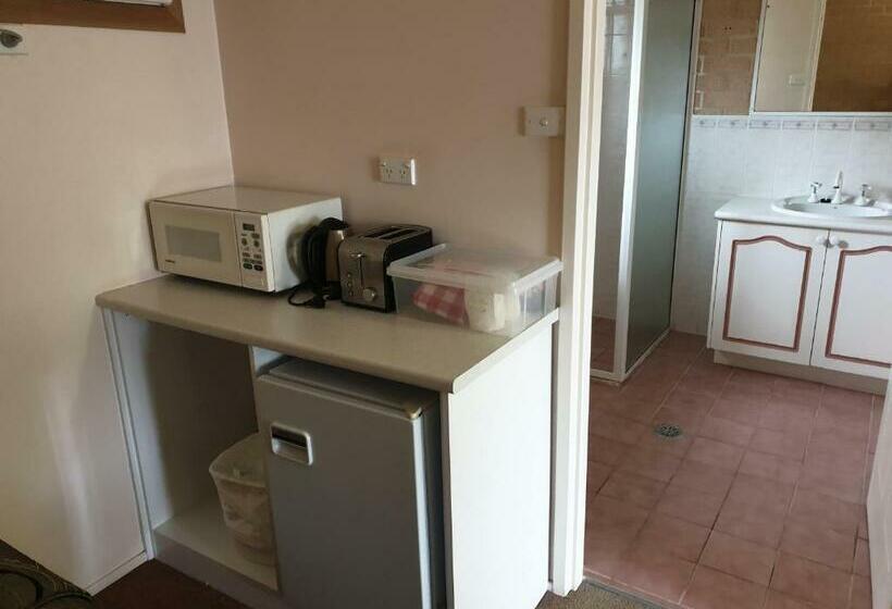Семейный Номер, Blayney Central Motel