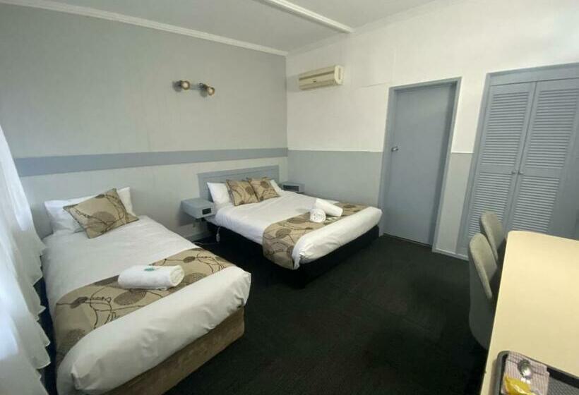 디럭스 룸, Charlton Motel
