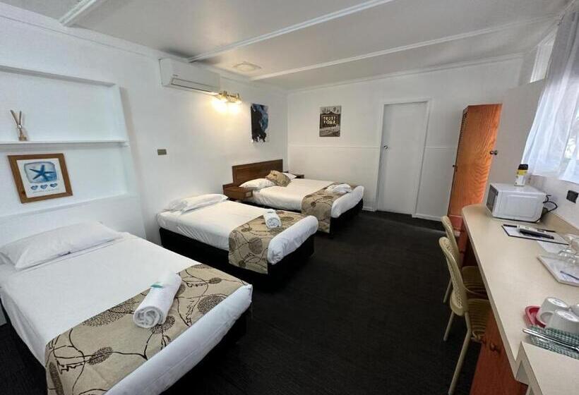 패밀리 룸, Charlton Motel