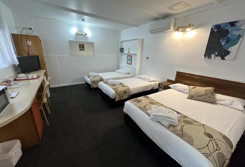 ファミリールーム, Charlton Motel