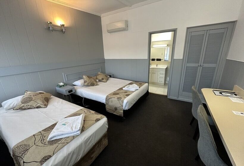 디럭스 룸, Charlton Motel