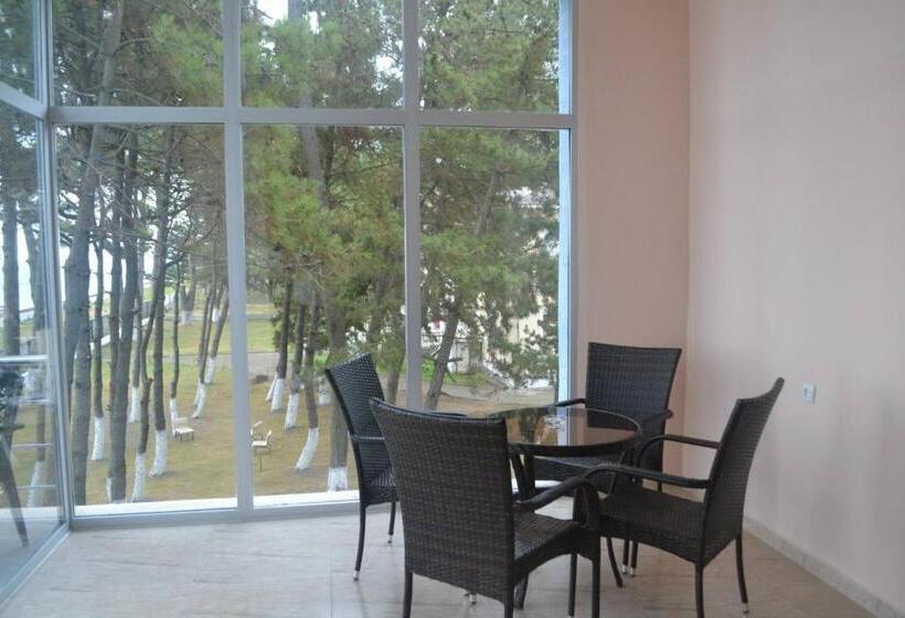 1 Bedroom Apartment Sea View, Solidarity