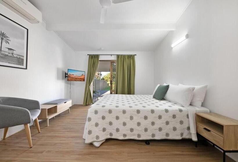 스탠다드 스튜디오, Kinka Palms Motel