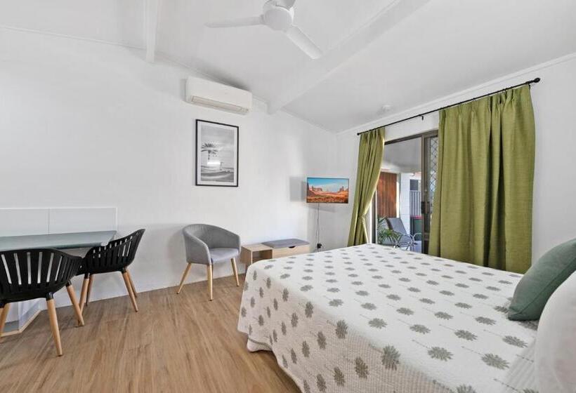 스탠다드 스튜디오, Kinka Palms Motel
