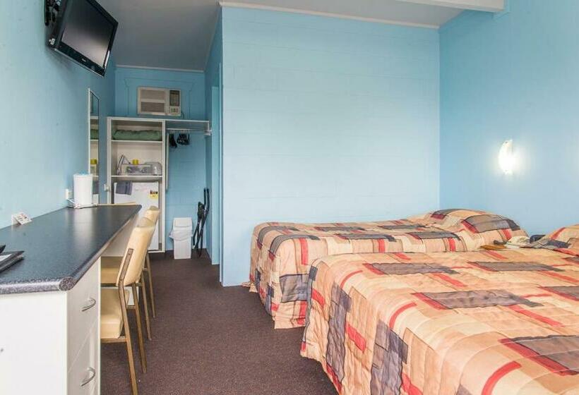 Номер Стандарт, Artesian Motor Inn Under New Management Rams Motel