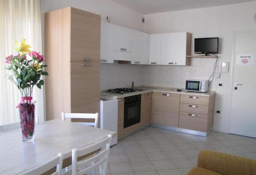 آپارتمان 1 خوابه با چشم‌انداز جانبی دریا, Residence Gianka   Agenzia Cocal