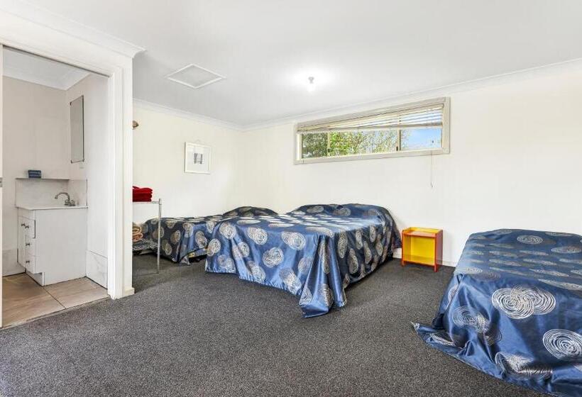 اتاق لوکس خانوادگی, Tamworth Lodge Motel