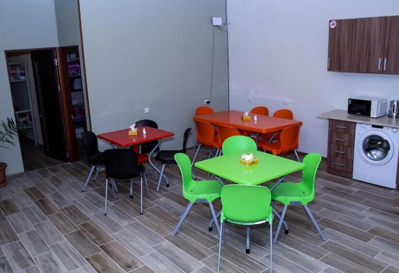 스위트, Bee Lucky Hostel And Tours