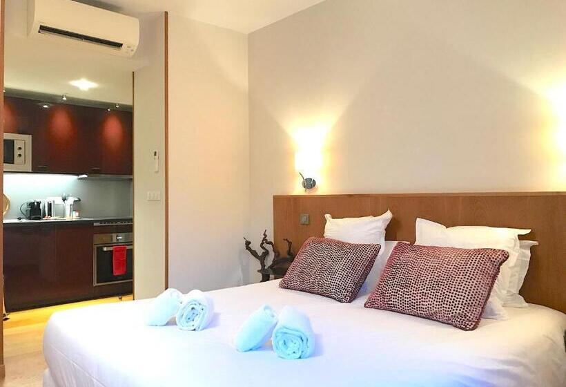 اتاق لوکس با بالکن, Villa Elisa M