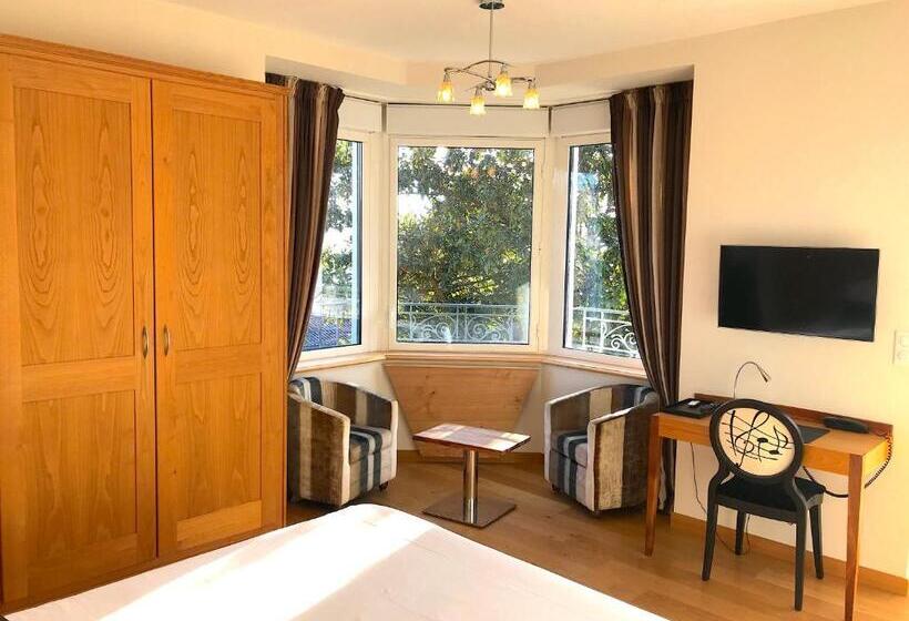 اتاق لوکس با بالکن, Villa Elisa M