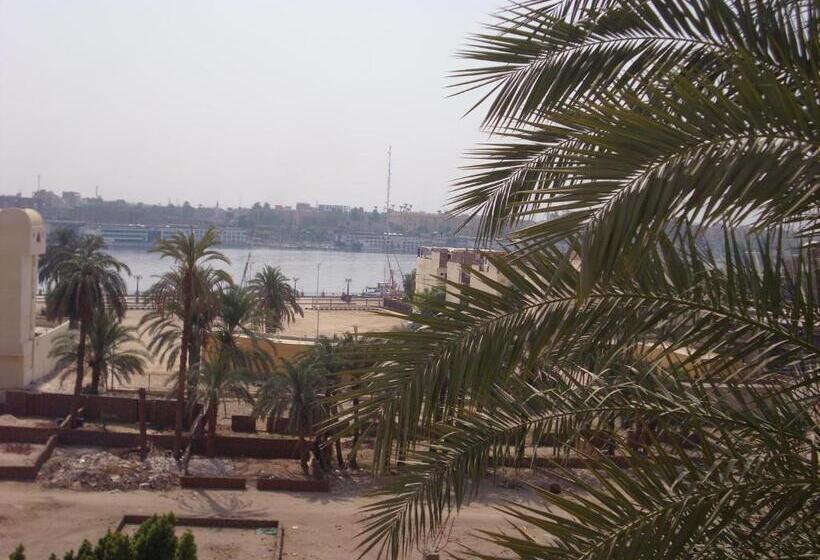 اتاق استاندارد یک نفره, Ramsess Hostel