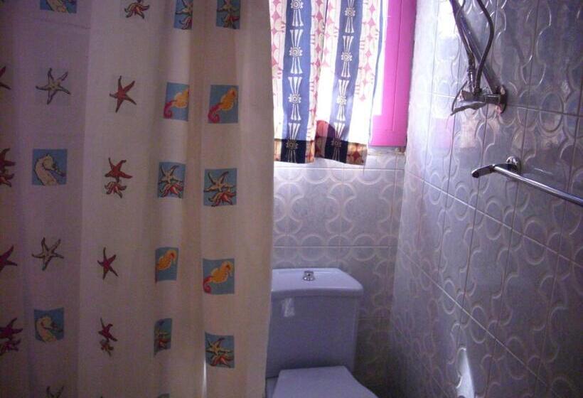 اتاق استاندارد سه نفره, Ramsess Hostel