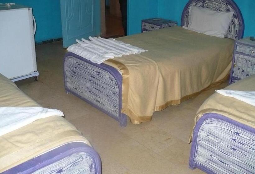 اتاق استاندارد سه نفره, Ramsess Hostel