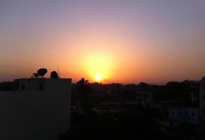 اتاق خانوادگی, Ramsess Hostel