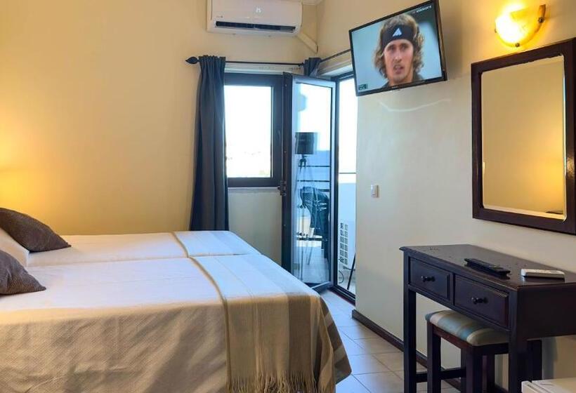 Quarto Estandar, Avenida Praia