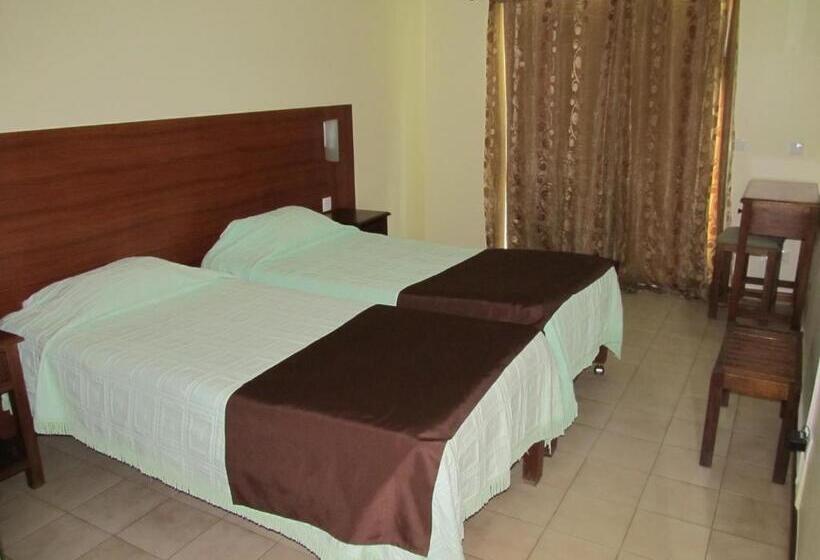 Quarto Estandar, Avenida Praia
