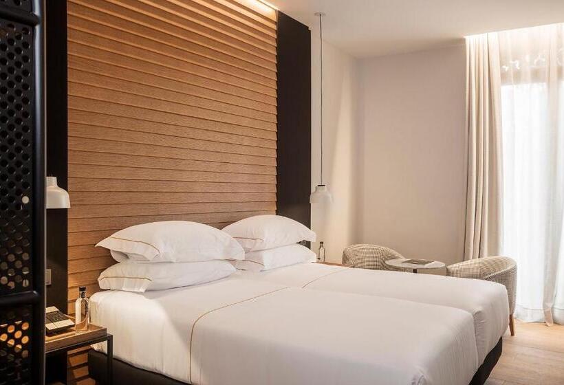Номер Стандарт Трехместный, Casa Elliot By Bondia Hotel Group