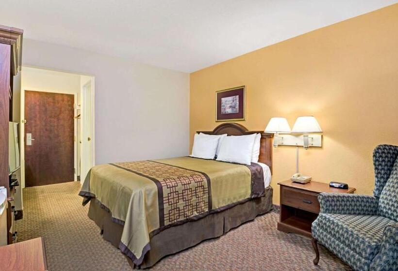 Номер Стандарт Адаптированный для Инвалидов, Days Inn & Suites By Wyndham Siler City