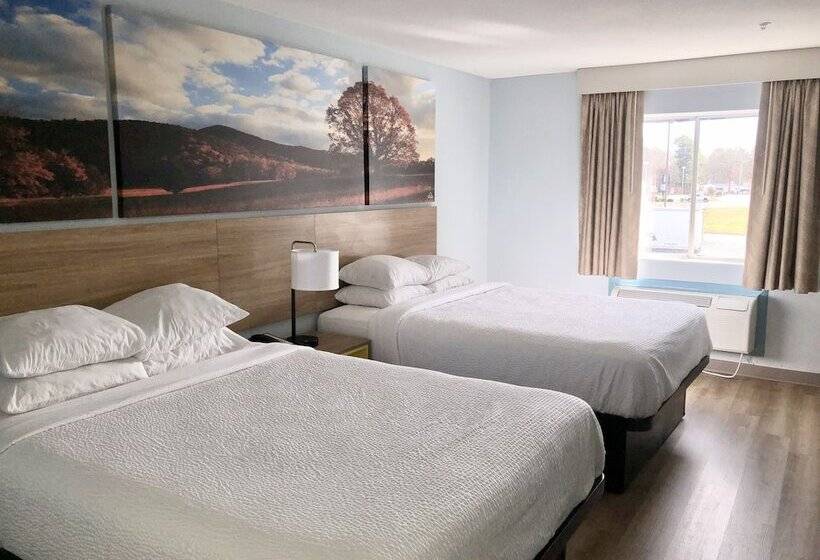 Люкс, Days Inn & Suites By Wyndham Siler City