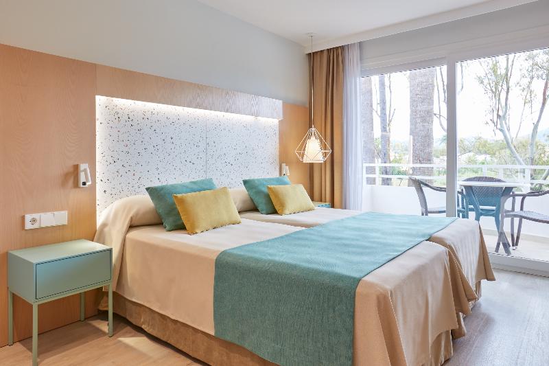 스탠다드 스튜디오, Universal Aparthotel Elisa