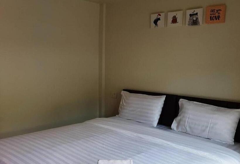 اتاق استاندارد با چشم‌انداز استخر, Phenwaree Amphawa Resort