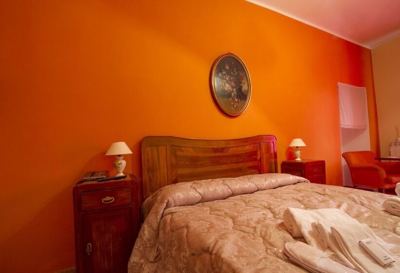 اتاق اکونومی, Locanda Degli Illustri