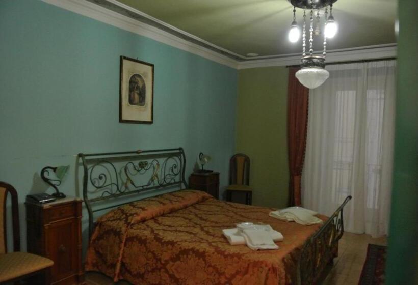 سوئیت با وان آب گرم, Locanda Degli Illustri