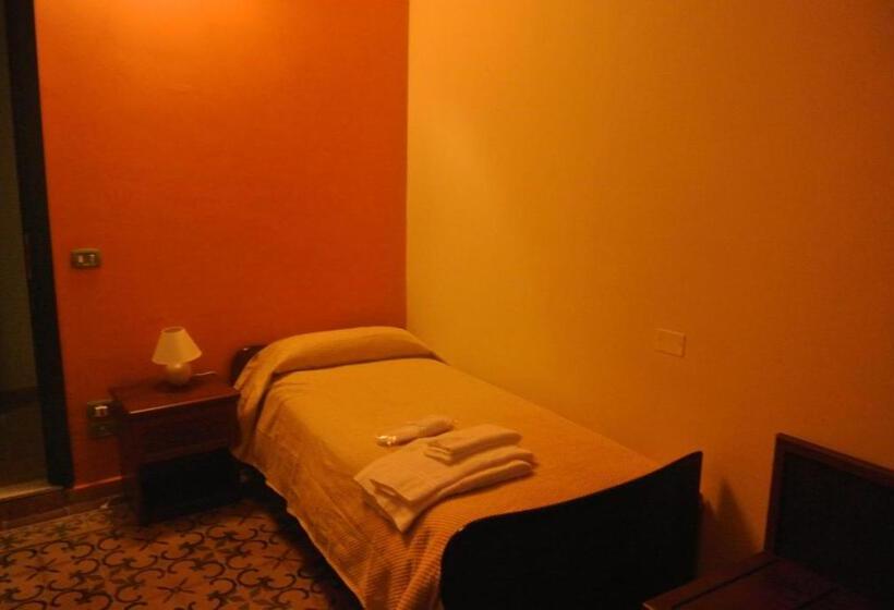اتاق راحتی سه تخته, Locanda Degli Illustri