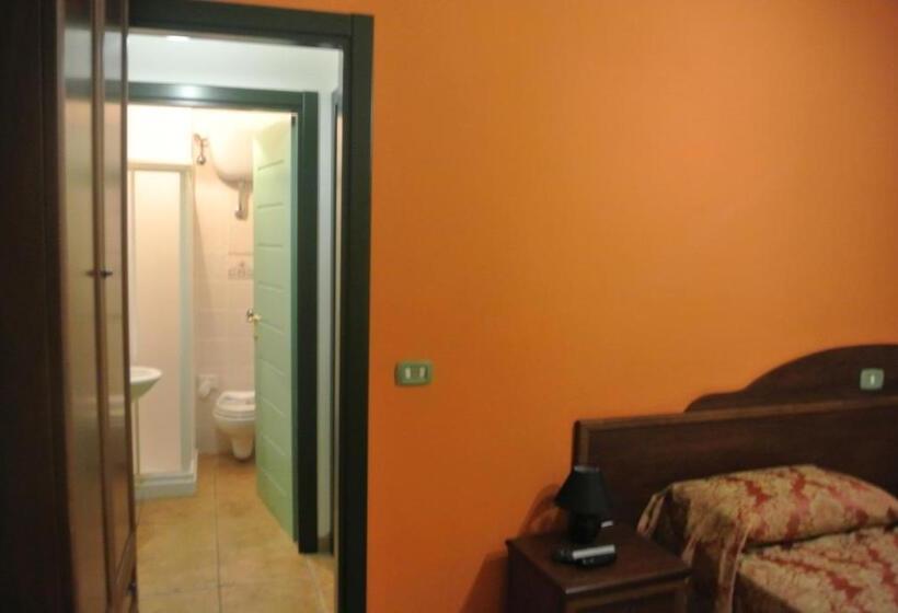 اتاق راحتی سه تخته, Locanda Degli Illustri