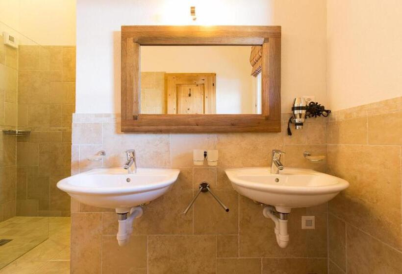 سوییت جونیور, Mountain Lodge, Les Crosets