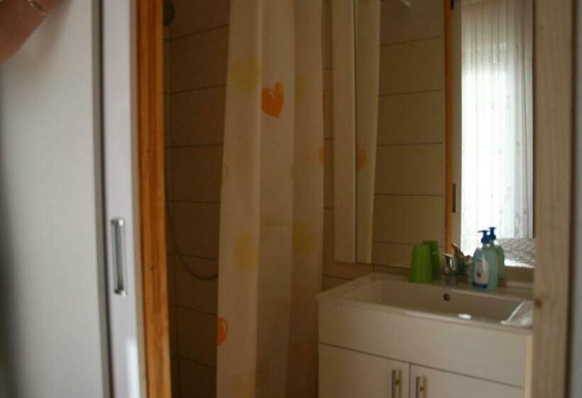 اتاق استاندارد, Adriana Guesthouse