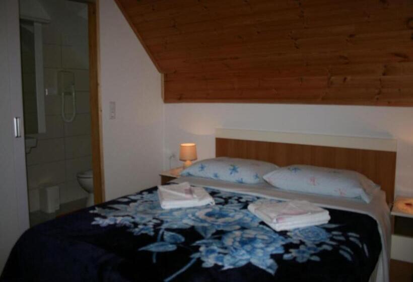 اتاق استاندارد, Adriana Guesthouse