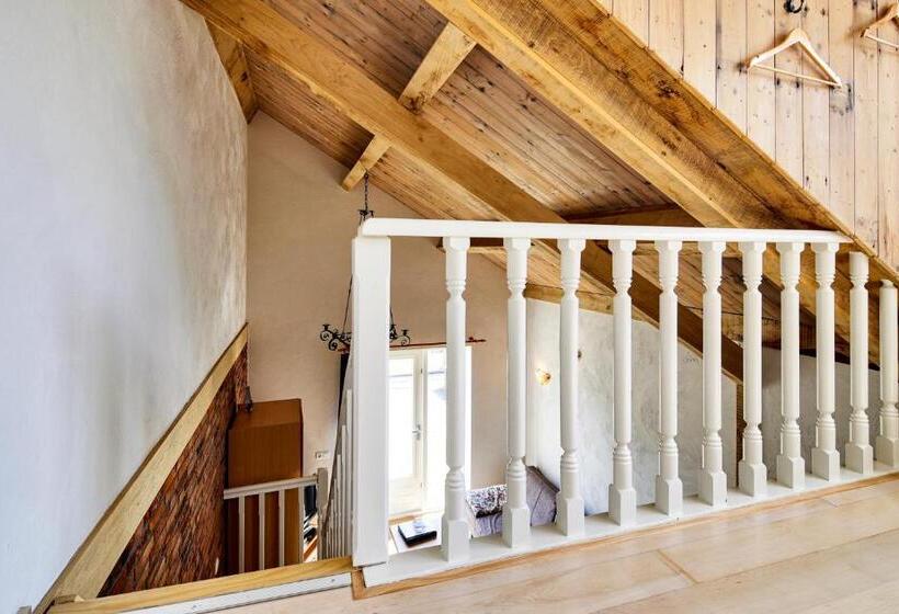 Номер Deluxe, Lokven Hoeve