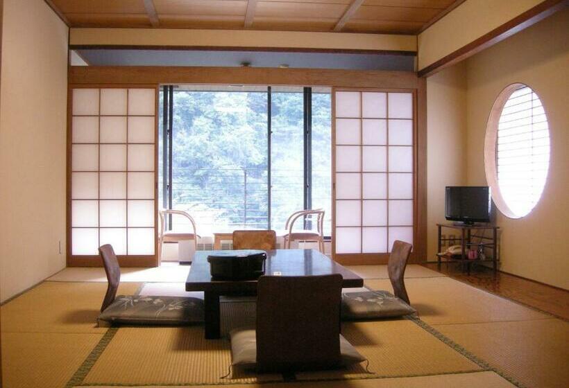 标准间带山景, Hiranoya