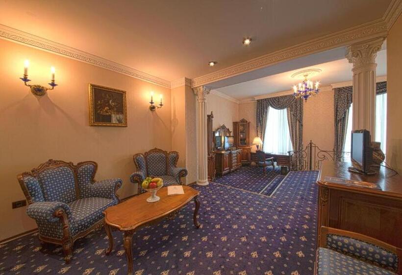 استودیوی استاندارد, Grand Hotel London