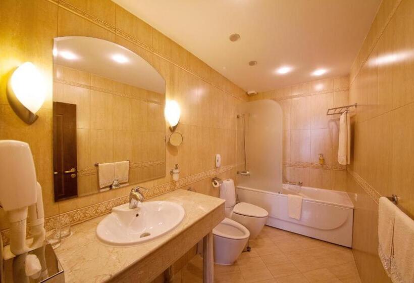 سوییت جونیور, Grand Hotel London
