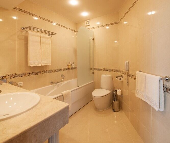 اتاق لوکس, Grand Hotel London