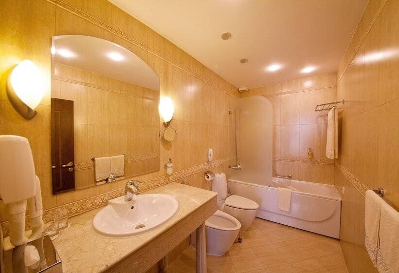 استودیوی استاندارد, Grand Hotel London