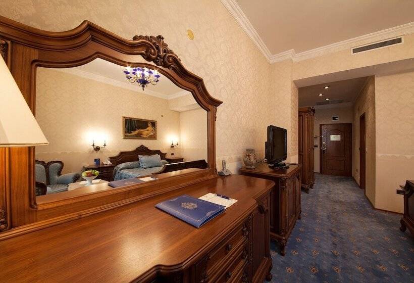 استودیوی استاندارد, Grand Hotel London