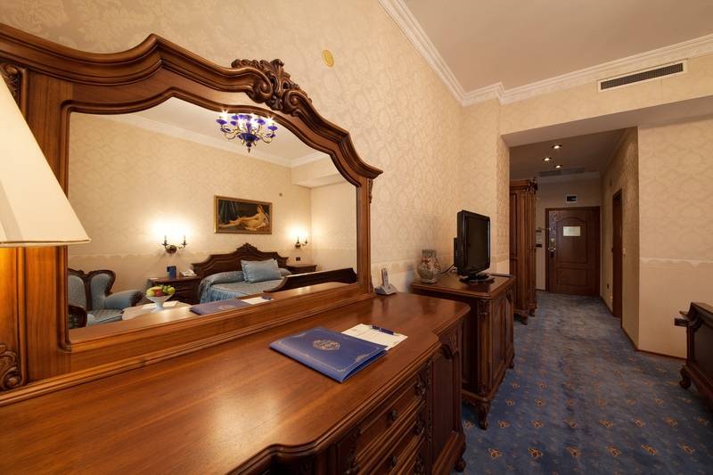 اتاق استاندارد, Grand Hotel London