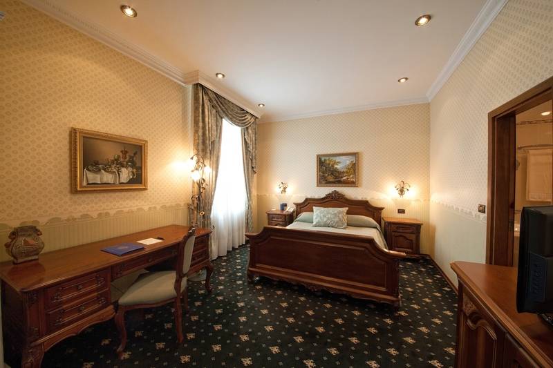 سوییت جونیور, Grand Hotel London