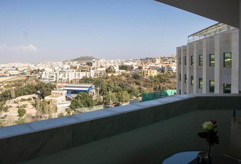 주니어 스위트 호수 전망, Abha Palace